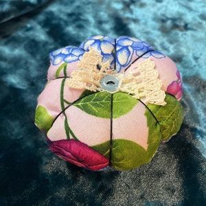 New 3 inch hand crafted round Petal Pin cushion